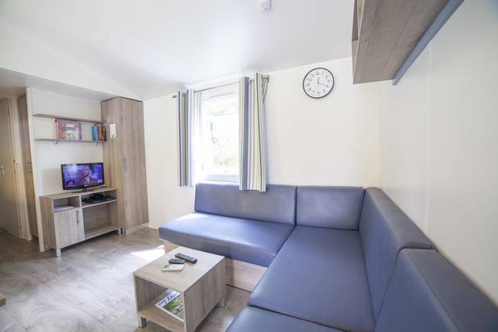 Caravane pour 6 personnes, avec terrasse et balcon/terrasse à Belvès - 4