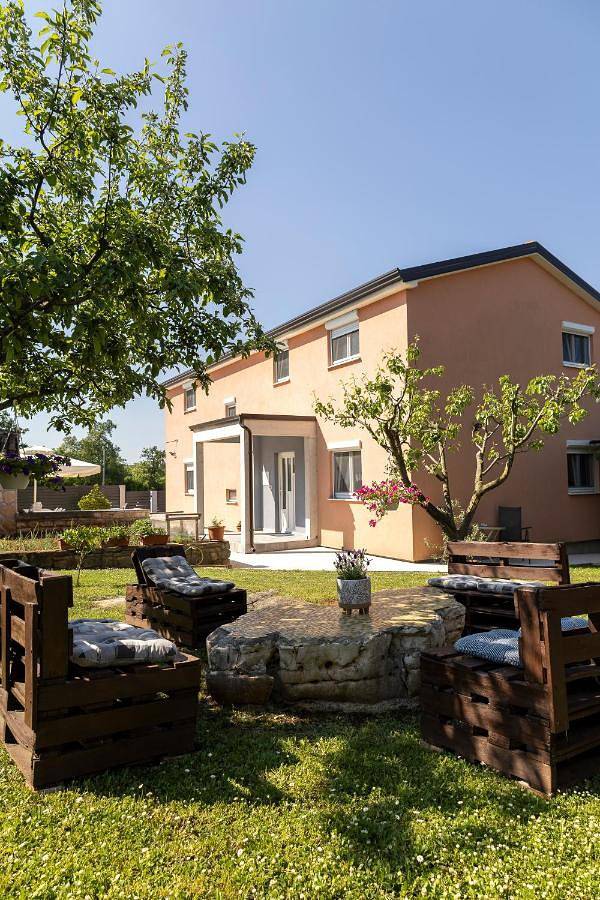 Ferienwohnung für 6 Personen, mit Garten und Ausblick
