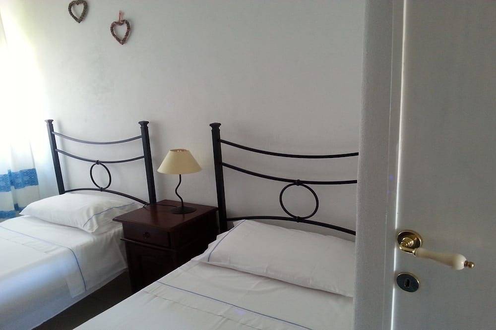 Casa Stella Marina, 100m vom Strand: Garten, Veranda, Bbq, Klimaanlage, Wifi. in Bosa Marina, Planargia