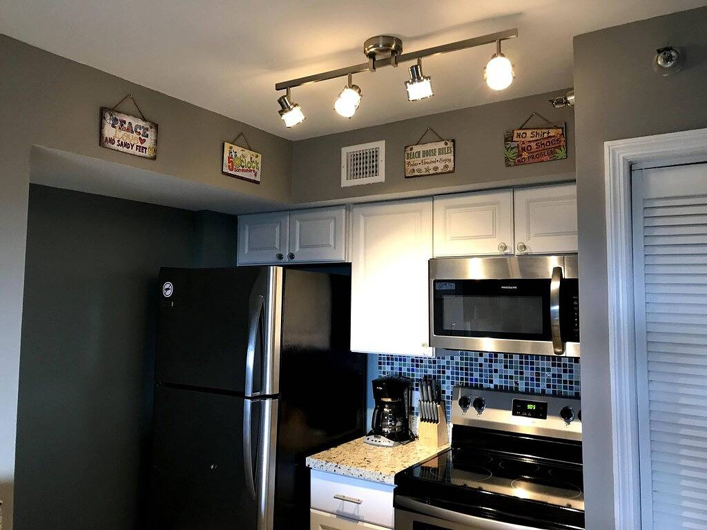 Ganze Wohnung, Keys Deal w/Cafe & Pool Bar! Up to 20% Off Beachfront 1Bd Sleeps 4. in Tavernier, Monroe County