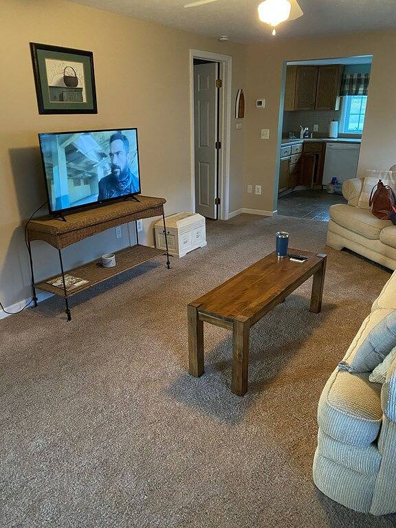 3 bedroom waterfront house with large yard and Gorgeous view of Braddocks Bay in Ontariosee