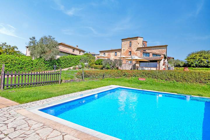 Entire apartment, La Pieve Di San Martino - Apt Girasole in Lano, Colle di Val d'Elsa
