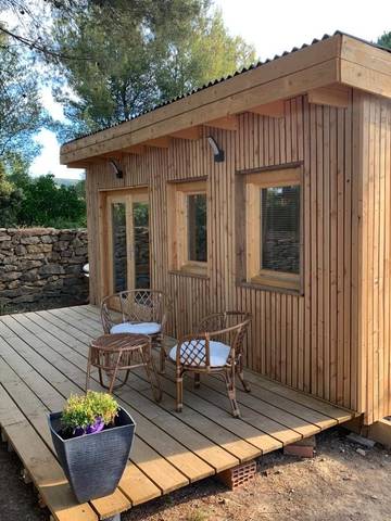 Chambre d’hôte pour 3 personnes, avec terrasse et piscine ainsi que jardin et vue à La Cadière-d'Azur