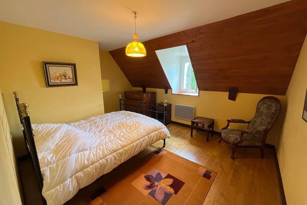 Lovely restored farmhouse typical of the Cantal region in a quiet, unspoilt setting in Lanobre, Regionaler Naturpark Volcans d'Auvergne