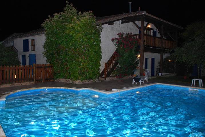 Gîte pour 8 personnes, avec jardin et piscine à Lacépède (homonymie)