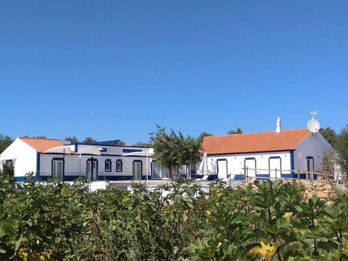 Chambre d’hôte pour 2 personnes, avec Terrasse et Jardin ainsi que Piscine et Vue dans Quelfes