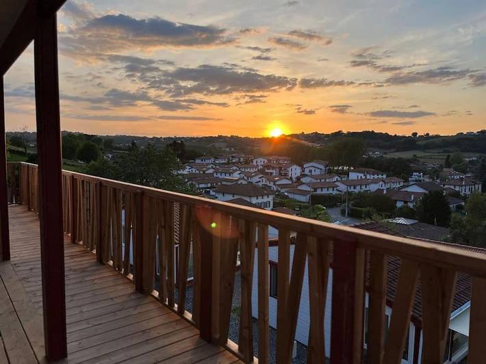 Chalet pour 6 personnes, avec Balcon et Terrasse ainsi que Jardin et Piscine à Hasparren