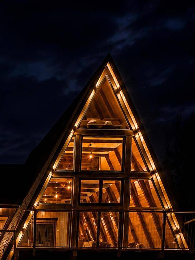 Gîte pour 10 personnes, avec vue ainsi que jardin et vue sur le lac dans Mărișel