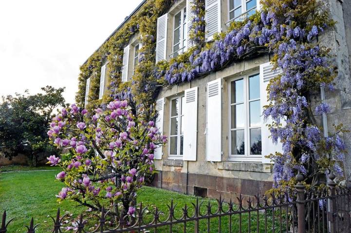 Maison d’hôte pour 3 personnes, avec vue ainsi que jardin et piscine à Beaumont-les-Autels