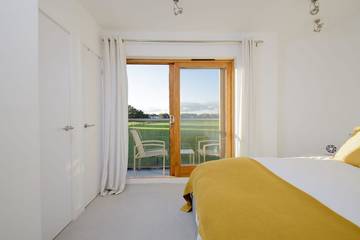 Holiday Home for 4 People in Chichester, West Sussex, Photo 2