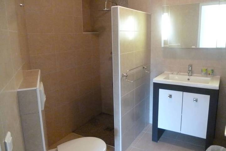 Appartement entier, Maison avec vue mer et montagne, au calme et à la décoration soignée. in Sari-Solenzara, Arrondissement de Sartène