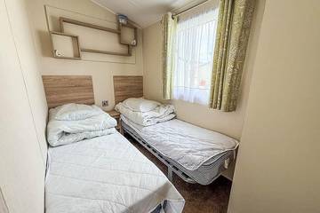 Bungalow for 8 People in Waveney District, Suffolk, Photo 3