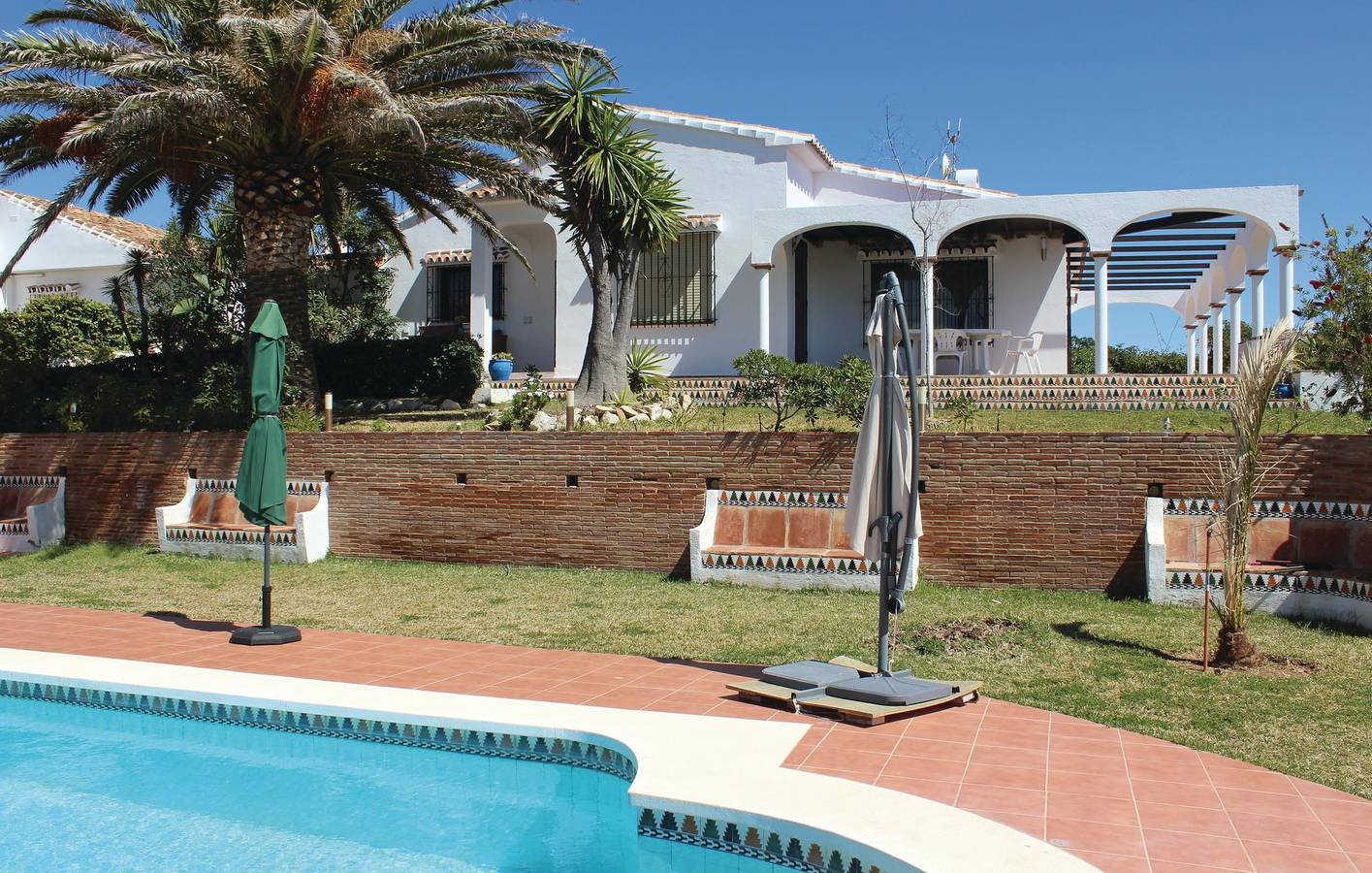 Ruim appartement met airco, terras, zwembad & wifi - 2km naar strand in Urbanizacion Fuentelegrales, Mijas