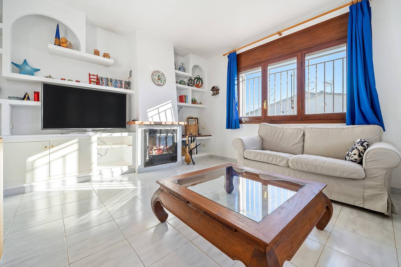 Villa "Coma-Ruga" with Private Pool, Private Terrace & Wi-Fi in el Vendrell, Costa Dorada