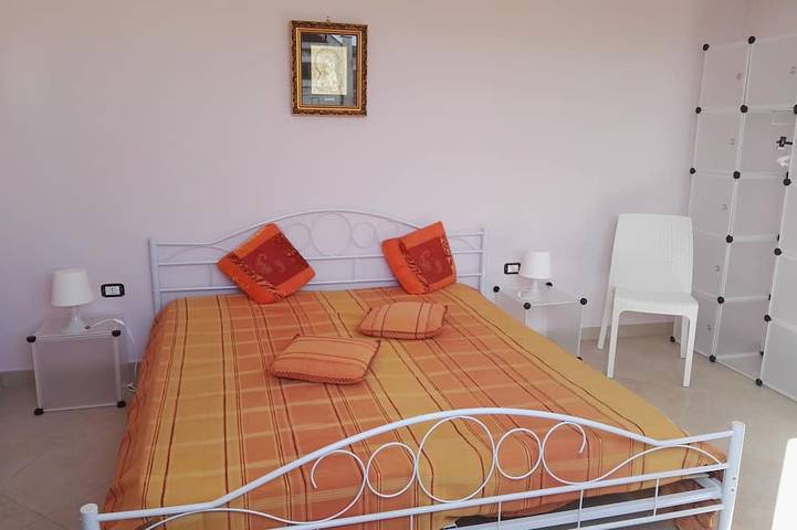 Gallipoli in 5 Minuten - Zwei-Zimmer-Penthouse, umgeben vom Grün einer eleganten Villa in Taviano, Golf von Tarent