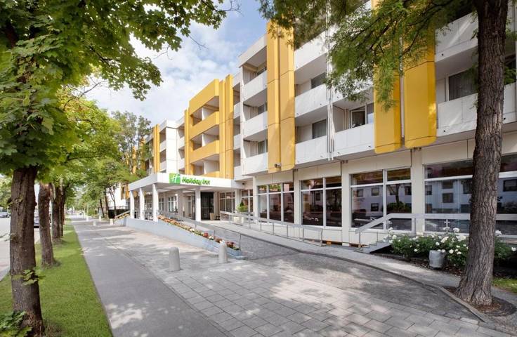 Hotel für 4 Personen, mit Balkon und Terrasse sowie Garten und Pool in Sendling München