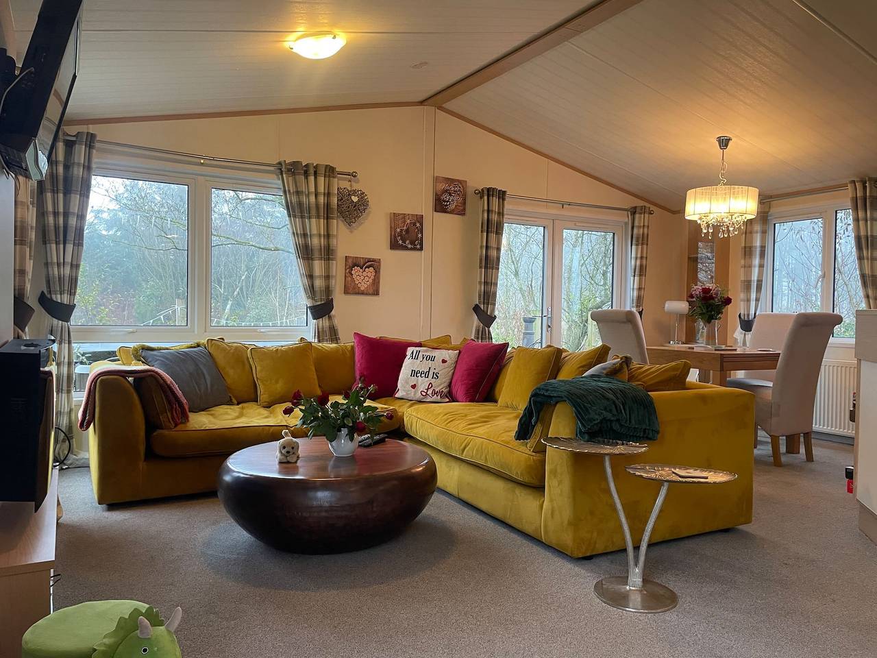 Country lodge retreat with hot tub in Nidderdale AONB