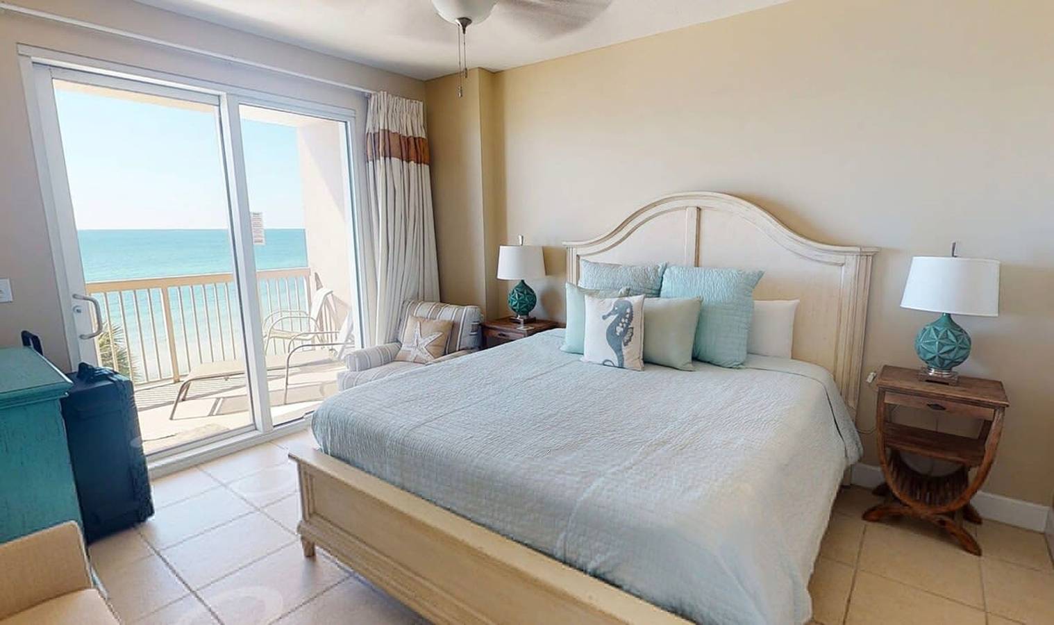 Ganze Wohnung, Coastal Condo 707 by Brightwild Beachfront in Panama City Beach, Emerald Coast