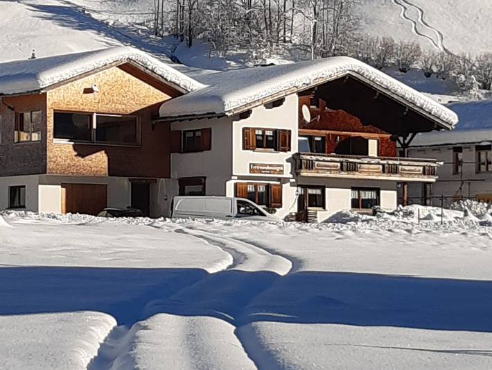 Ferienwohnung für 4 Personen, mit Balkon und Ausblick in Schoppernau - 2