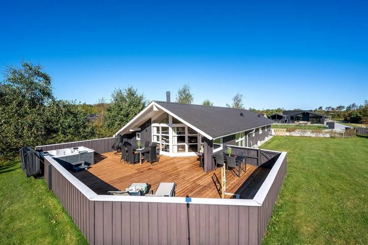 Ferienhaus für 10 Personen, mit Whirlpool und Terrasse sowie Sauna in Bork Havn