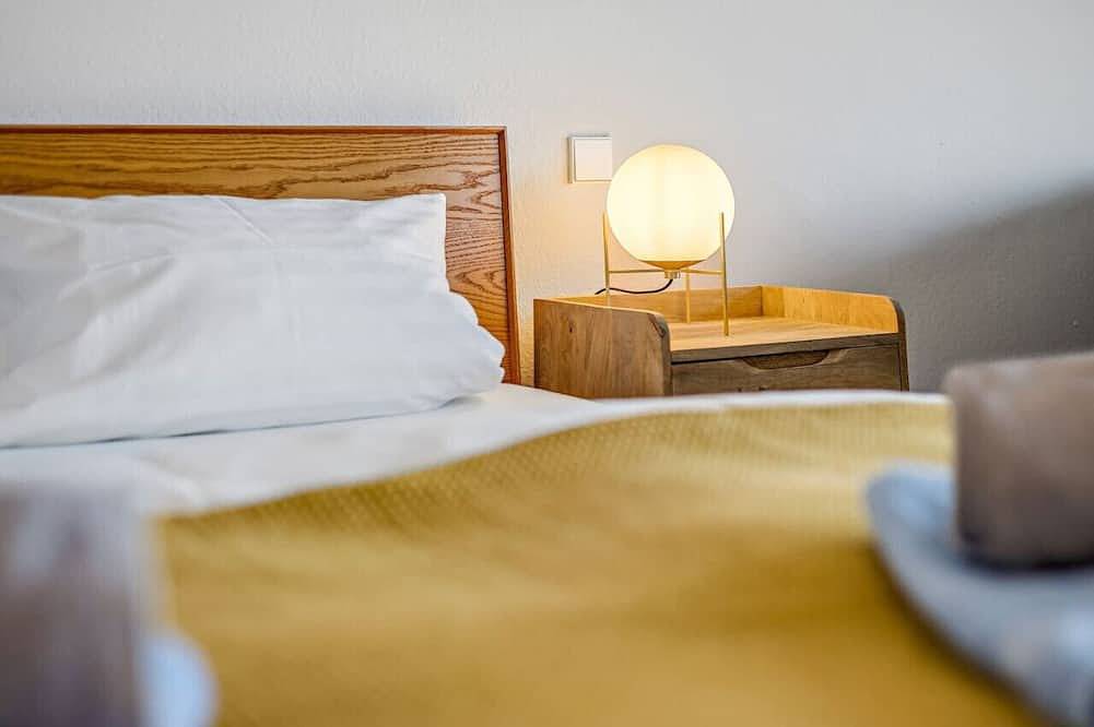 Entire apartment, Arbio I Hoteltower Apart Wittelsbach Park in Augsburg, Bavarian Swabia
