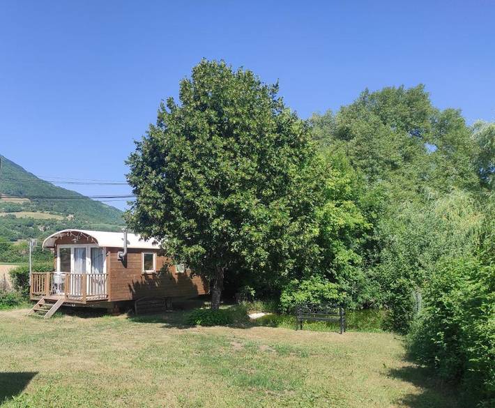 Location de vacances pour 2 personnes, avec Terrasse ainsi que Jardin et Vue à Manteyer