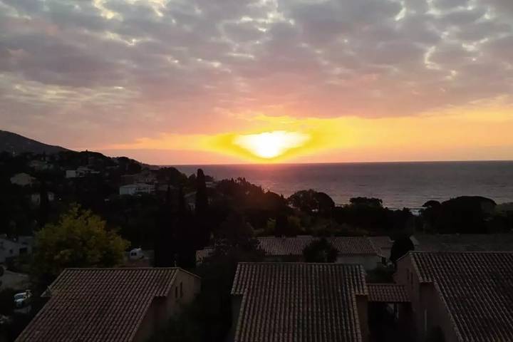 Gîte pour 4 personnes, avec vue et balcon dans Pramousquier - 2