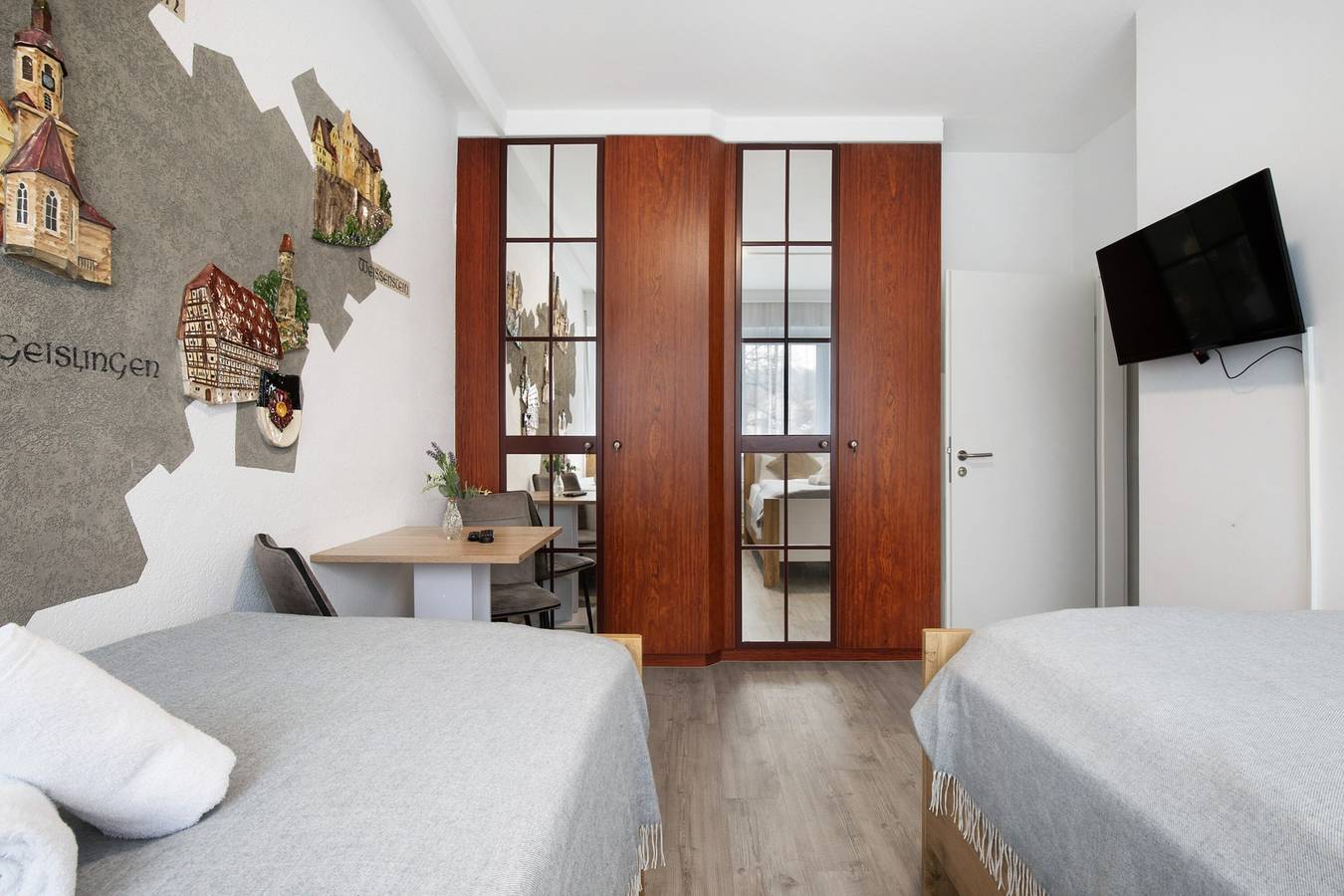Ganze Wohnung, Ferienwohnung 'Deluxe' mit Bergblick, Gemeinschaftsterrasse und Wlan in Göppingen, Landkreis Göppingen