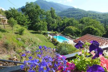 Gîte pour 2 personnes, avec terrasse ainsi que jardin et piscine à Sahorre