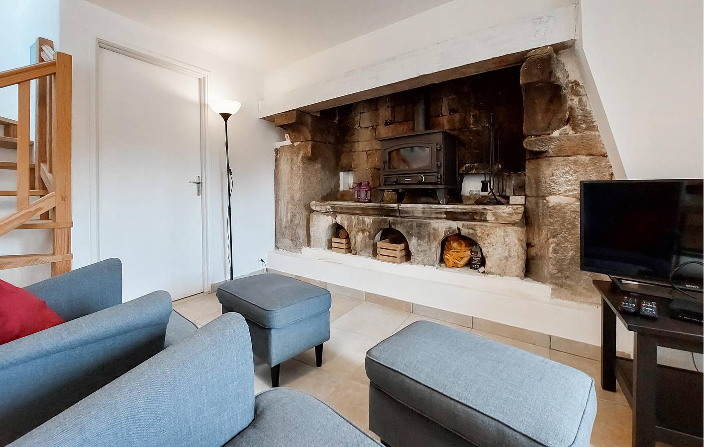 Acogedor apartamento con terraza ajardinada y aparcamiento in Melrand, Pontivy region