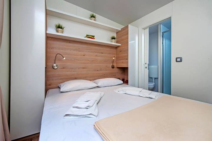 Camping pour 4 personnes, avec terrasse dans Losinj - 3