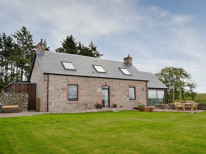Cottage for 6 people, with garden, with pets in Angus