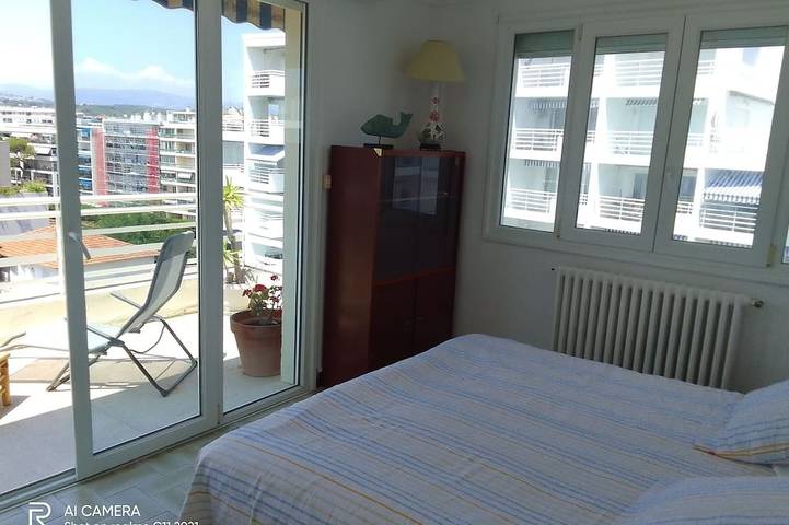 Ganze Wohnung, Bel Appartement Face mer aux Pieds des Plages in Juan-les-Pins, Antibes