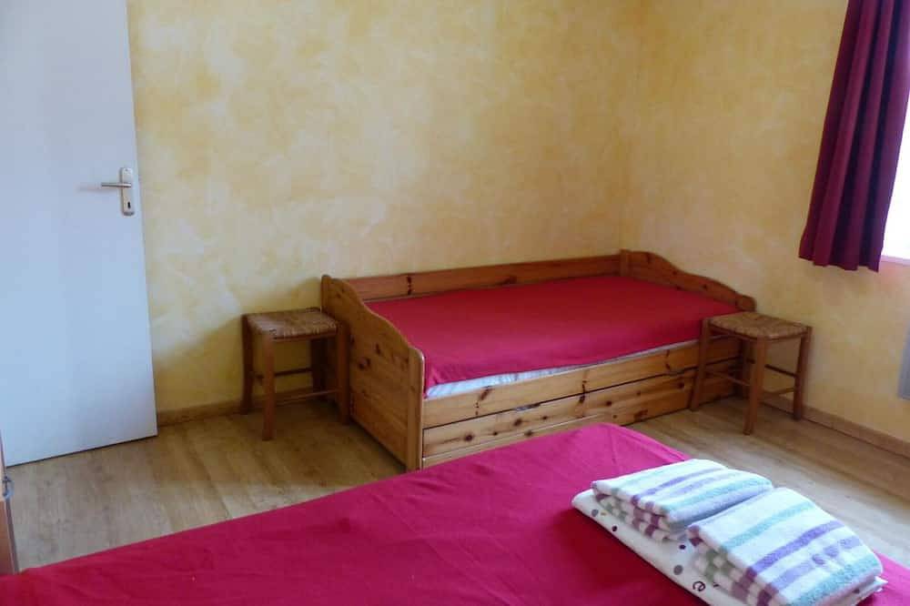 Appartement entier, Appartement chaleureux pour randonnées au Pays d'Huriel in Saint-Palais (Allier), Région de Montluçon