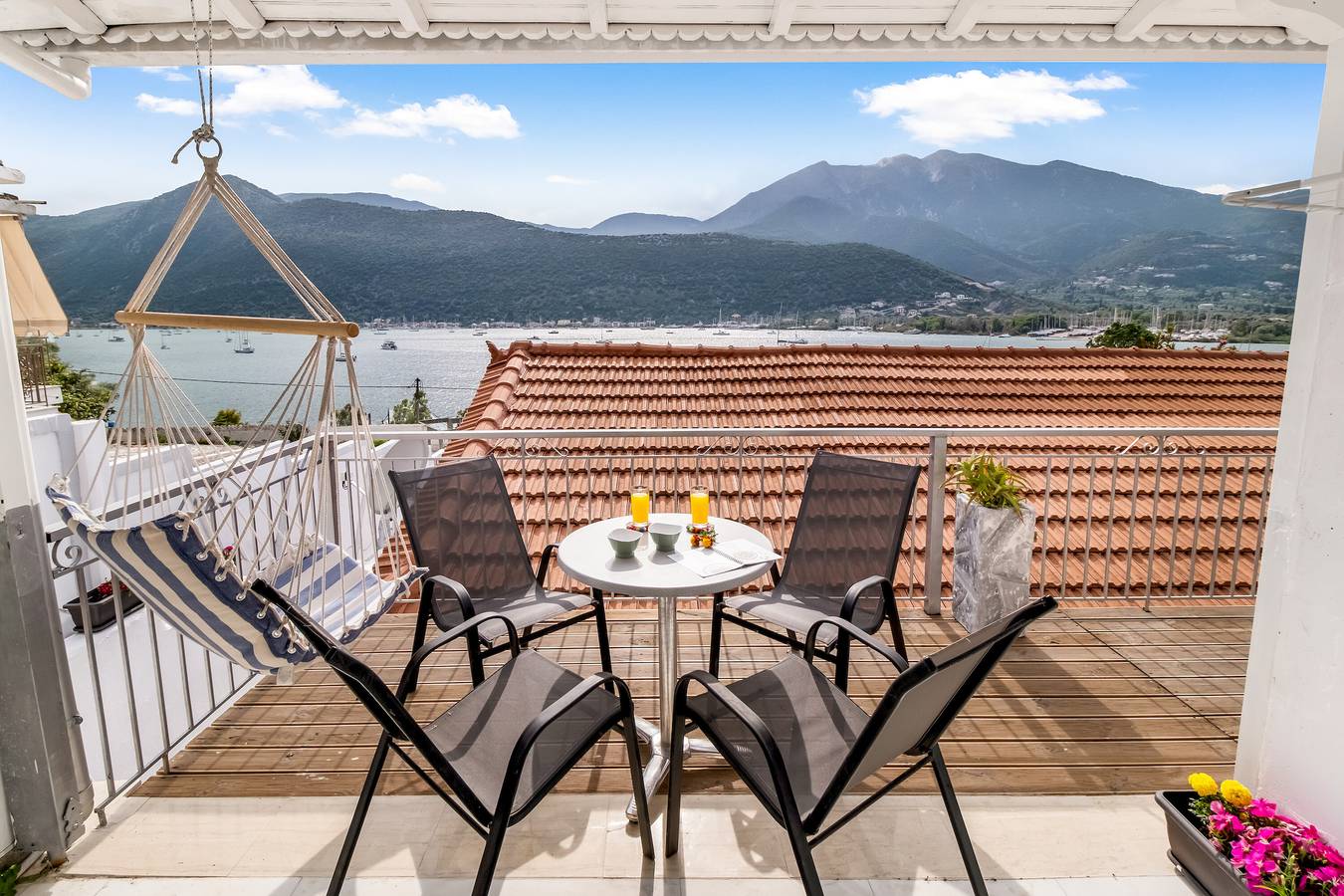 Entire studio, Studio Apartment 'King  with Sofa Bed 1' with Sea View, Wi-Fi and Air Conditioning in Geni, Greece
