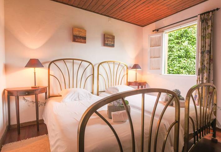 Location de vacances pour 4 personnes, avec jardin, adapté aux familles dans Furnas - 3