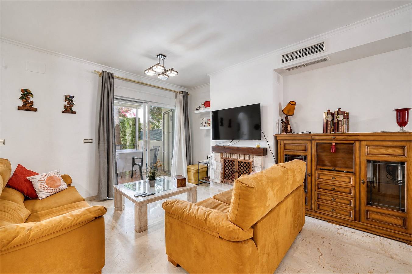 3160 Élégante Maison en Bord de Mer in Las Chapas, Marbella