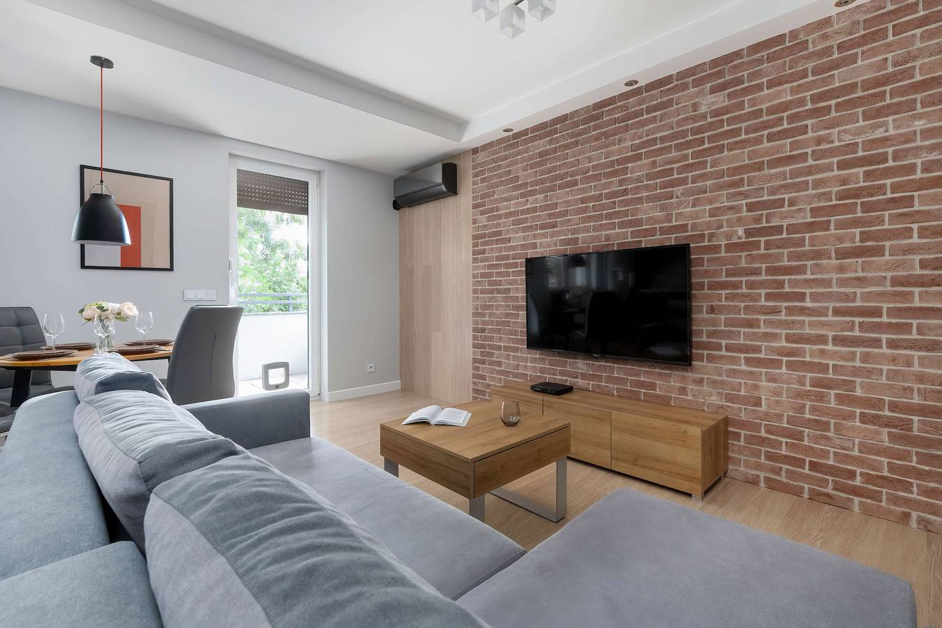 Ganze Wohnung, Spacious Apartment | 2 Parking Spaces | Air Conditioning in Breslau, Niederschlesien