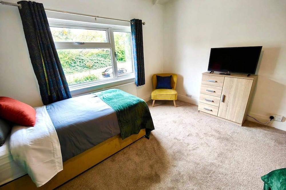 4Br Free Parking Wi-Fi Wakefield, Long Stays, close to Pinderfields Hospital in Wakefield, West Yorkshire