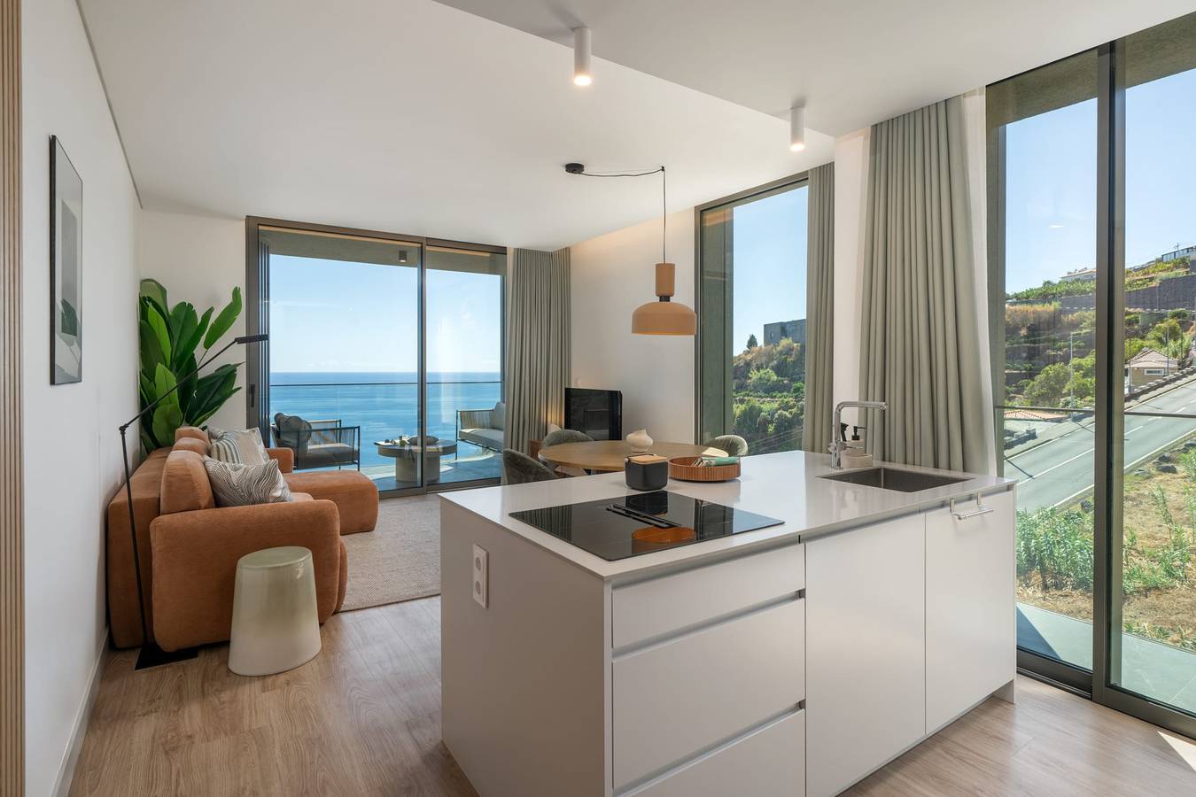 Apartamento inteiro, Calheta Hills Iii – Refúgio Moderno com Vista Mar in Calheta, Madeira