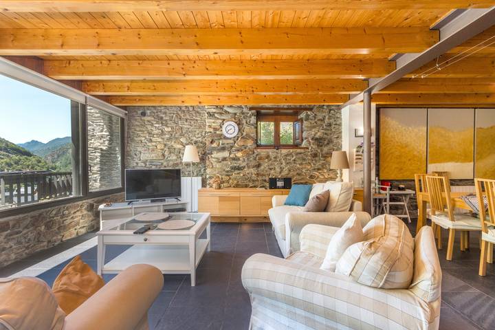 Chalet para 7 personas, con vistas al lago y jardín, Se admiten mascotas en Pirineos