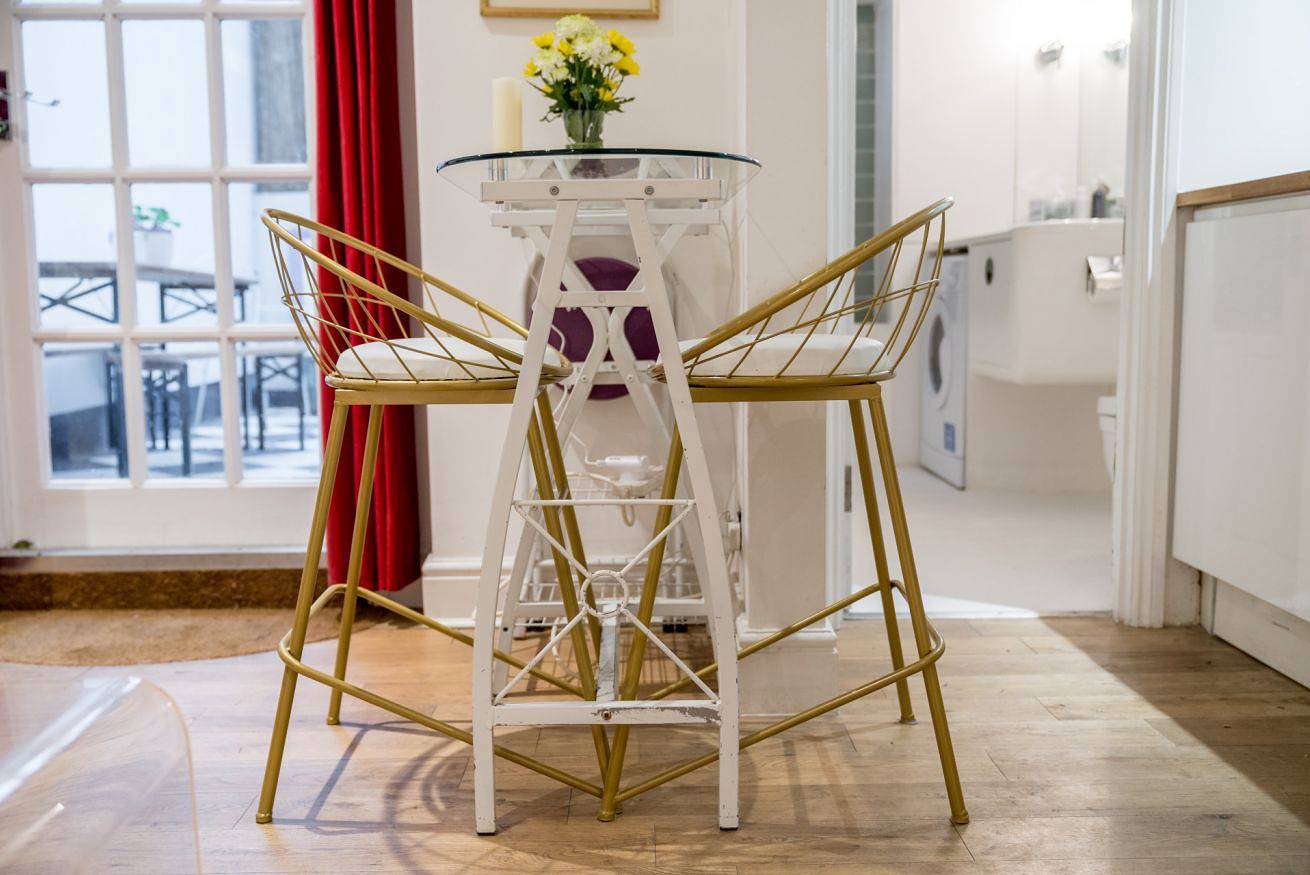 Ganze Wohnung, Stylish flat with private yard in Shepherd’s Bush in Hammersmith und Fulham, London