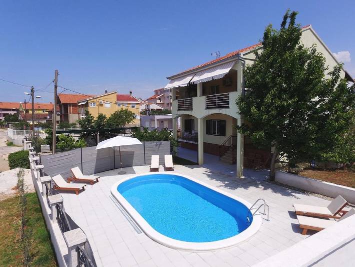 Ferienhaus für 8 Personen, mit Pool und Balkon, mit Haustier in Zadar (Kommun)