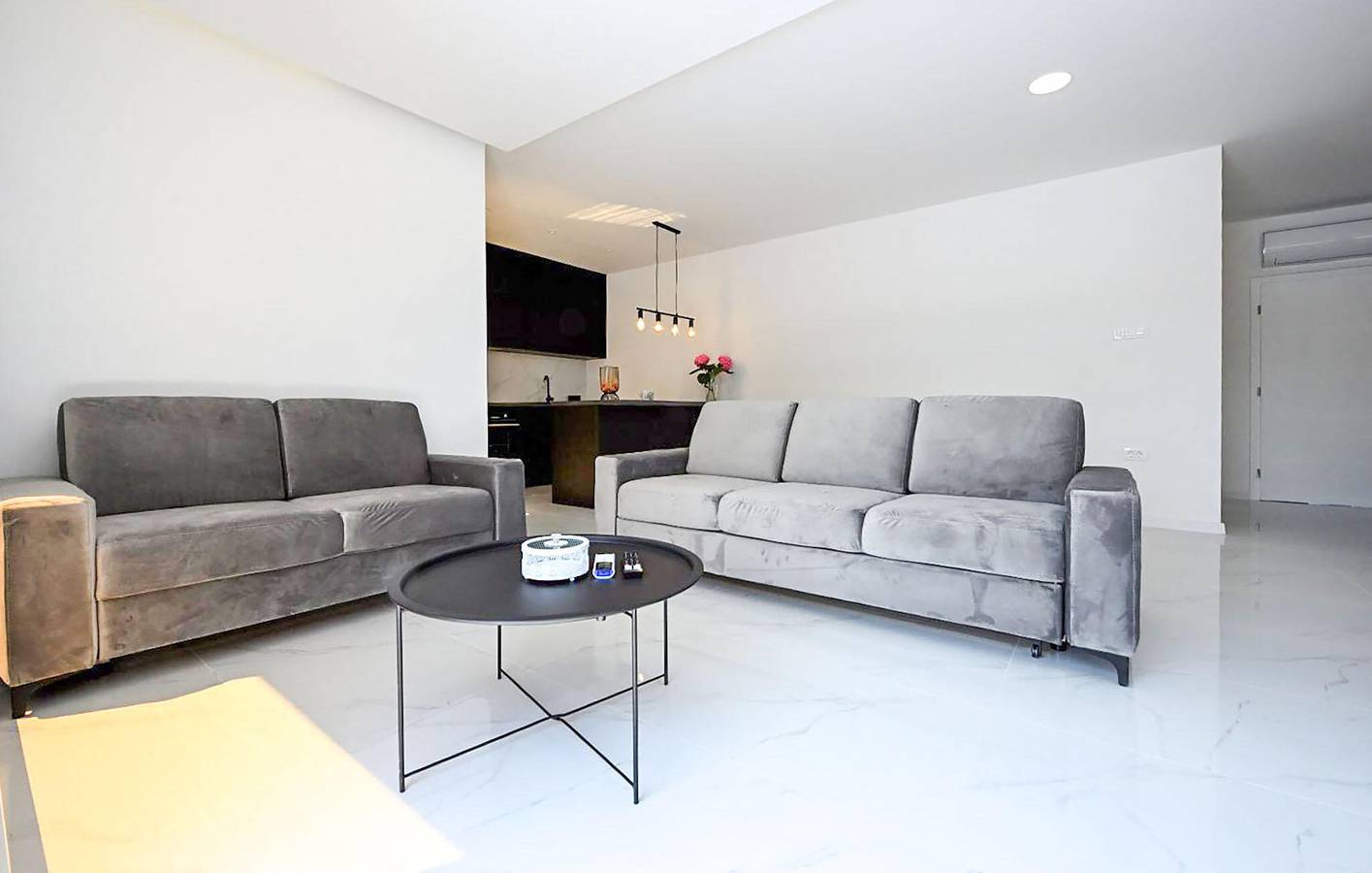 Spacieux appartement de deux chambres avec piscine et terrasse, à proximité des attractions fluviales in Imotski, Makarska riviera