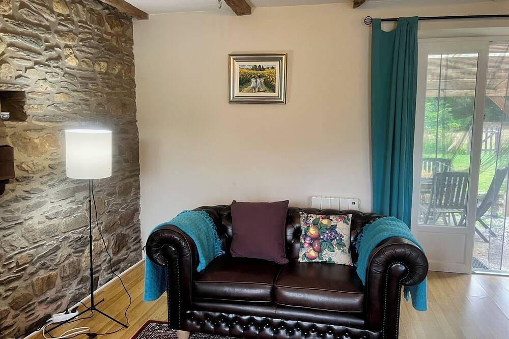 Charmante petite maison du 17ème siècle près du lac du Guerledan avec Climatiseu in Saint-Mayeux, Cotes-d'Armor