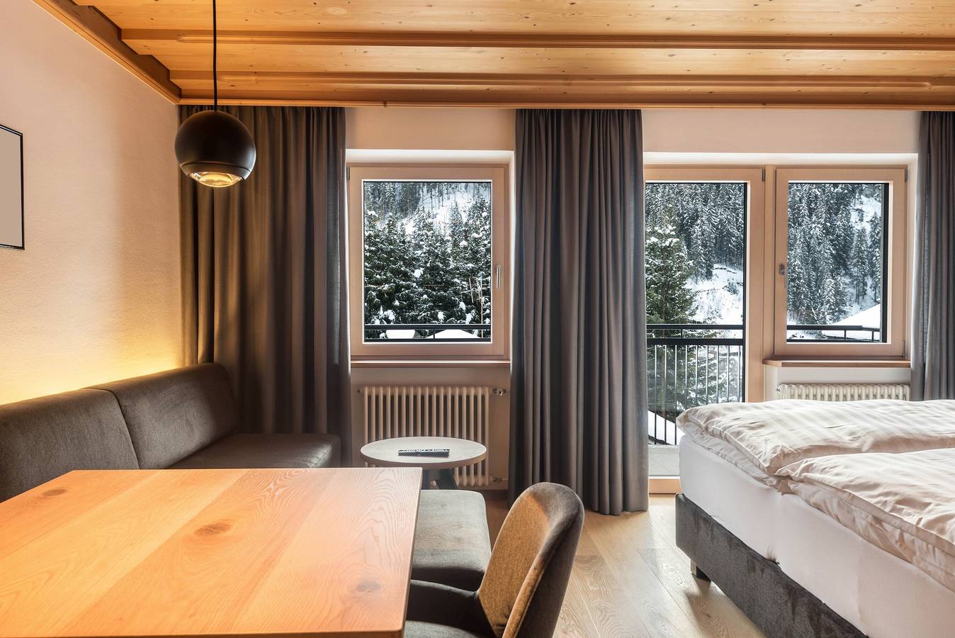 Entire apartment, Apartment "La Grambla Saslonch 1" with Mountain View, Balcony & Wi-Fi in Santa Cristina Gherdëina, Dolomiti Superski