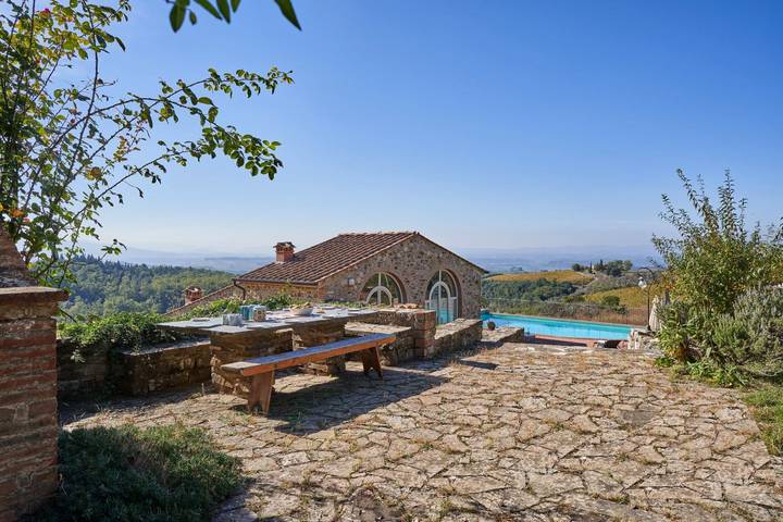 Location de vacances pour 12 personnes, avec terrasse ainsi que jardin et piscine, animaux acceptés à Castellina in Chianti - 3