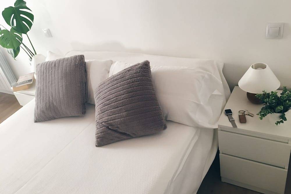 Entire apartment, Quiet, bright, renovated and spacious penthouse. One minute from the Plaza Mayor. in Centro (Salamanca), Salamanca