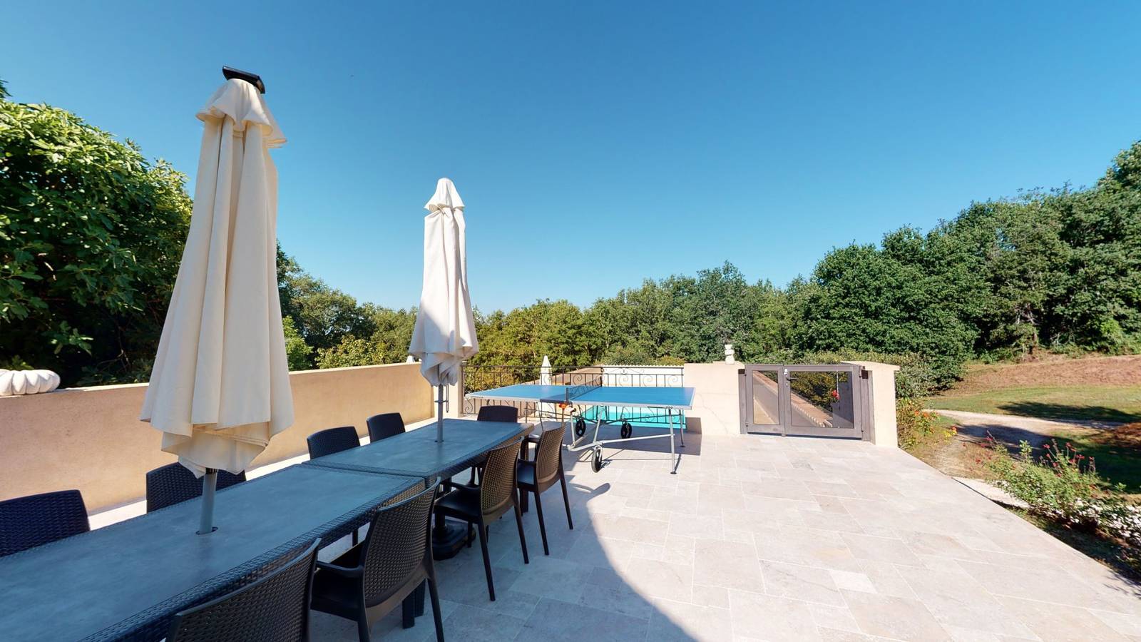 Charme périgourdin et confort moderne, piscine & nature –12 pers in Mauzens-et-Miremont, Périgord Noir