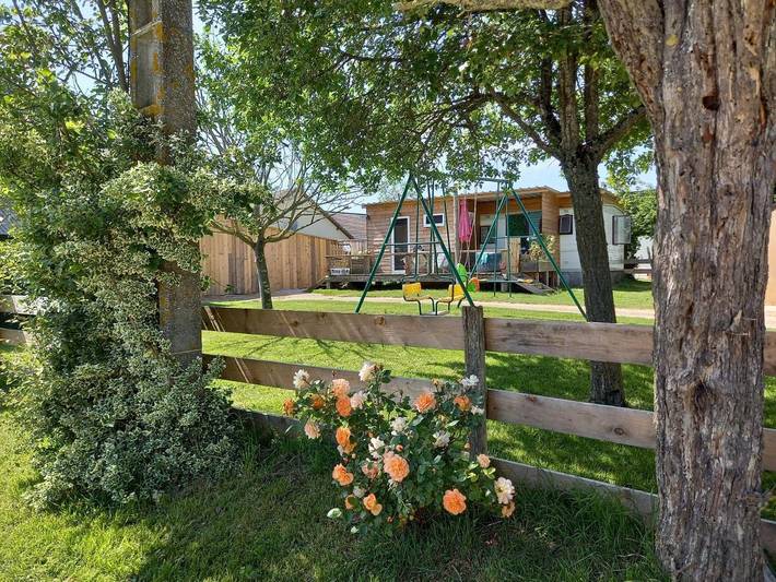 Camping pour 3 personnes, avec Terrasse ainsi que Jardin et Vue dans Eure-et-Loir